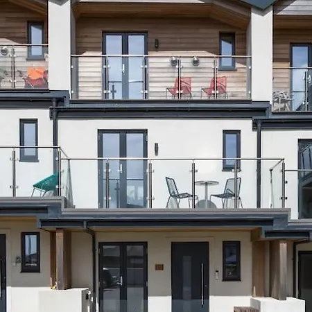 Luxury 3 Floor Town House By Tolcarne Beach Newquay  Exterior photo