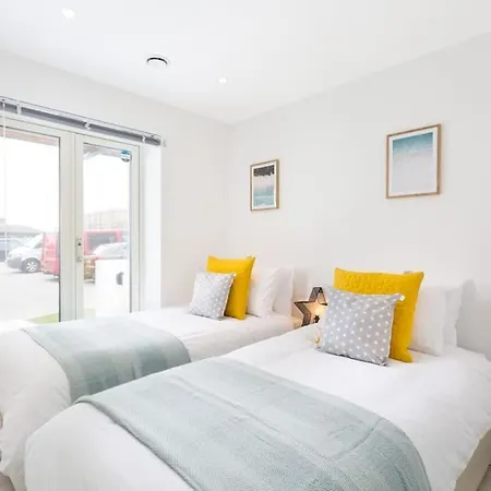 Luxury 3 Floor Town House By Tolcarne Beach Newquay  Exterior photo