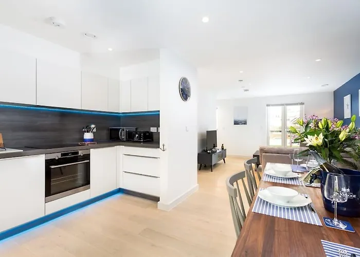 Luxury 3 Floor Town House By Tolcarne Beach