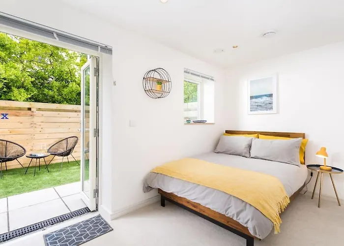 Luxury 3 Floor Town House By Tolcarne Beach